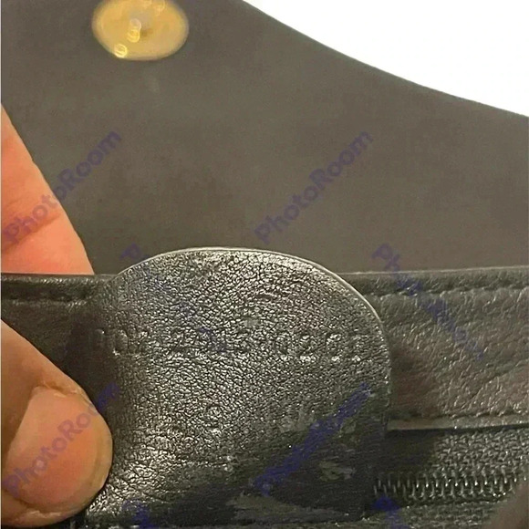 Gucci horsebit Leather Black
Crossbody Mini bag Used but in good condition - Picture 11 of 11